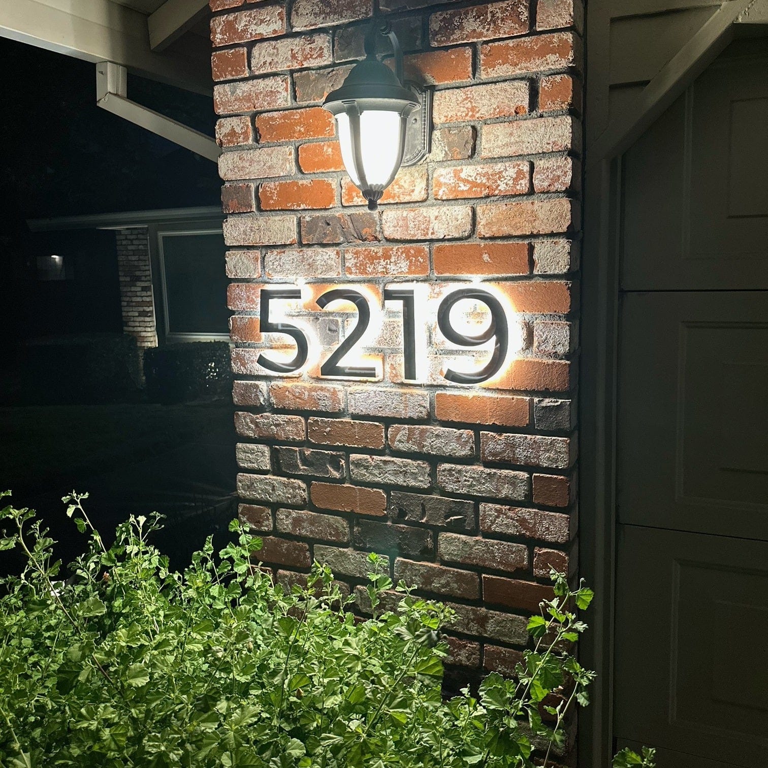 modern solar led lighted backlit house address numbers sign street numbers hardwire plug in dusk to dawn sensor timer landscaping